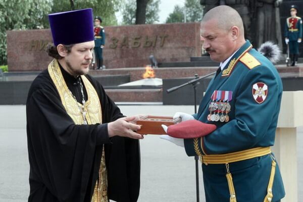 Торжественная передача ковчега с мощами святых Князь-Владимирскому храму