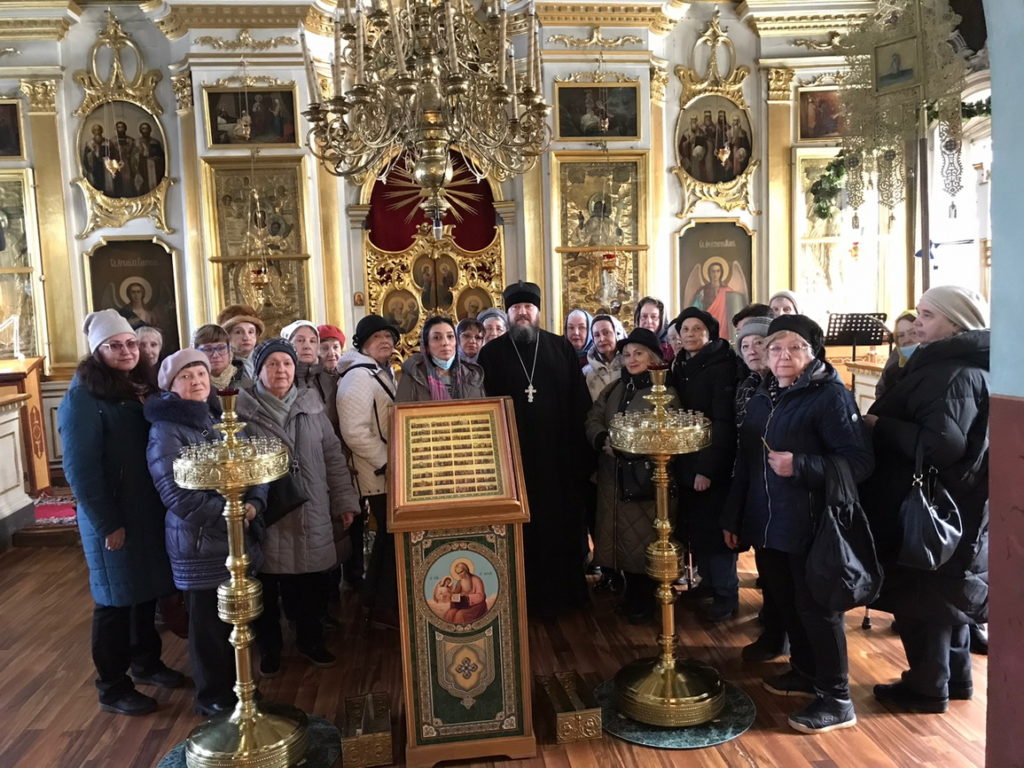 Посещение Николо-Архангельского храма паломниками из Москвы
