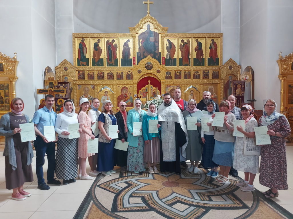 Выпуск Библейско-Богословских курсов в Александро-Невском храме