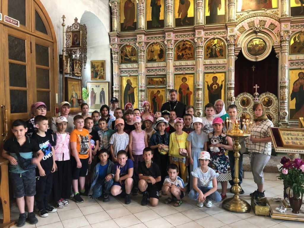 Посещение воспитанниками гимназии №11 Никольского храма в Полтево