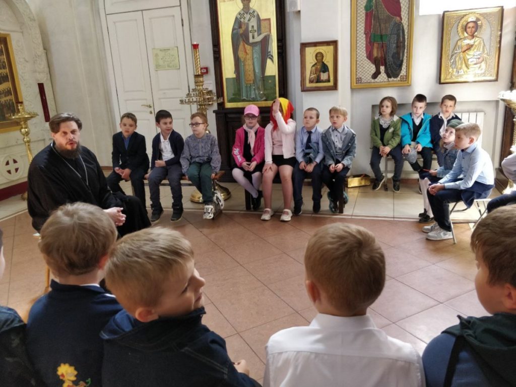 Посещение воспитанников средней школы №4 храма Новомучеников и Исповедников Церкви Русской