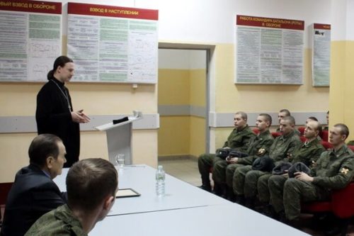 Беседа с молодым пополнением в дивизии им. Дзержинского