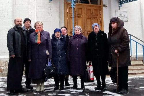 Пенсионеры в Преображенском храме в Саввино