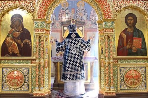 Архиереское богослужение в Троицком храме в Реутове