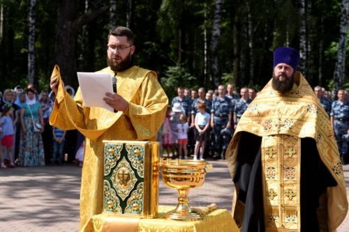 Праздничный молебен у строящегося Князь-Владимирского храма Балашихи