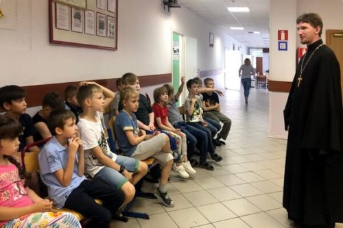 Встреча в летнем школьном лагере в Заре