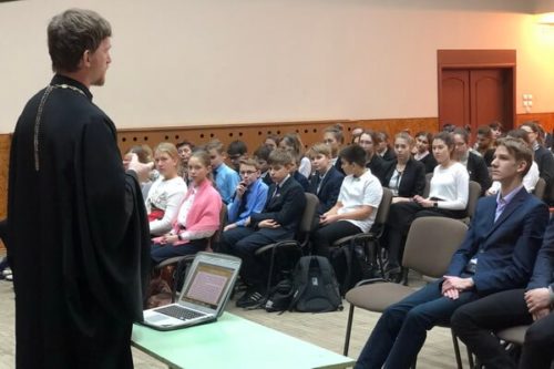 Встреча со священником в гимназии мкр. Заря